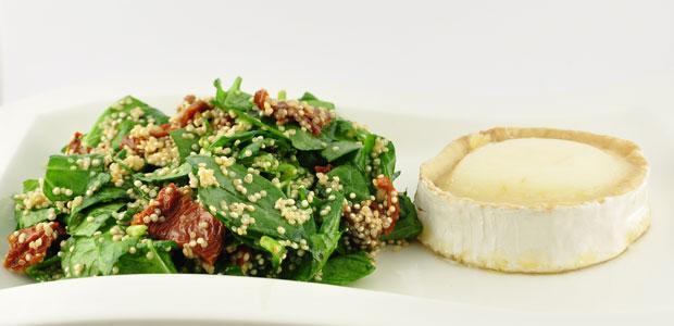 Quinoa salade met spinazie en geitenkaas