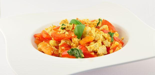 Roerbak tofu en tomaat