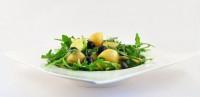 Aardappelsalade met rucola en olijven