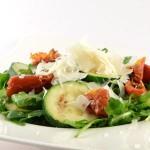 Italiaanse salade met courgette en zongedroogde tomaten