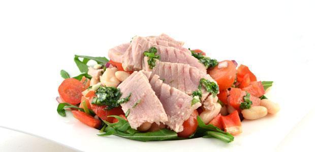 Cannellinibonen salade met gerookte tonijn