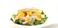 Frisse salade met gerookte kip en het witte goud
